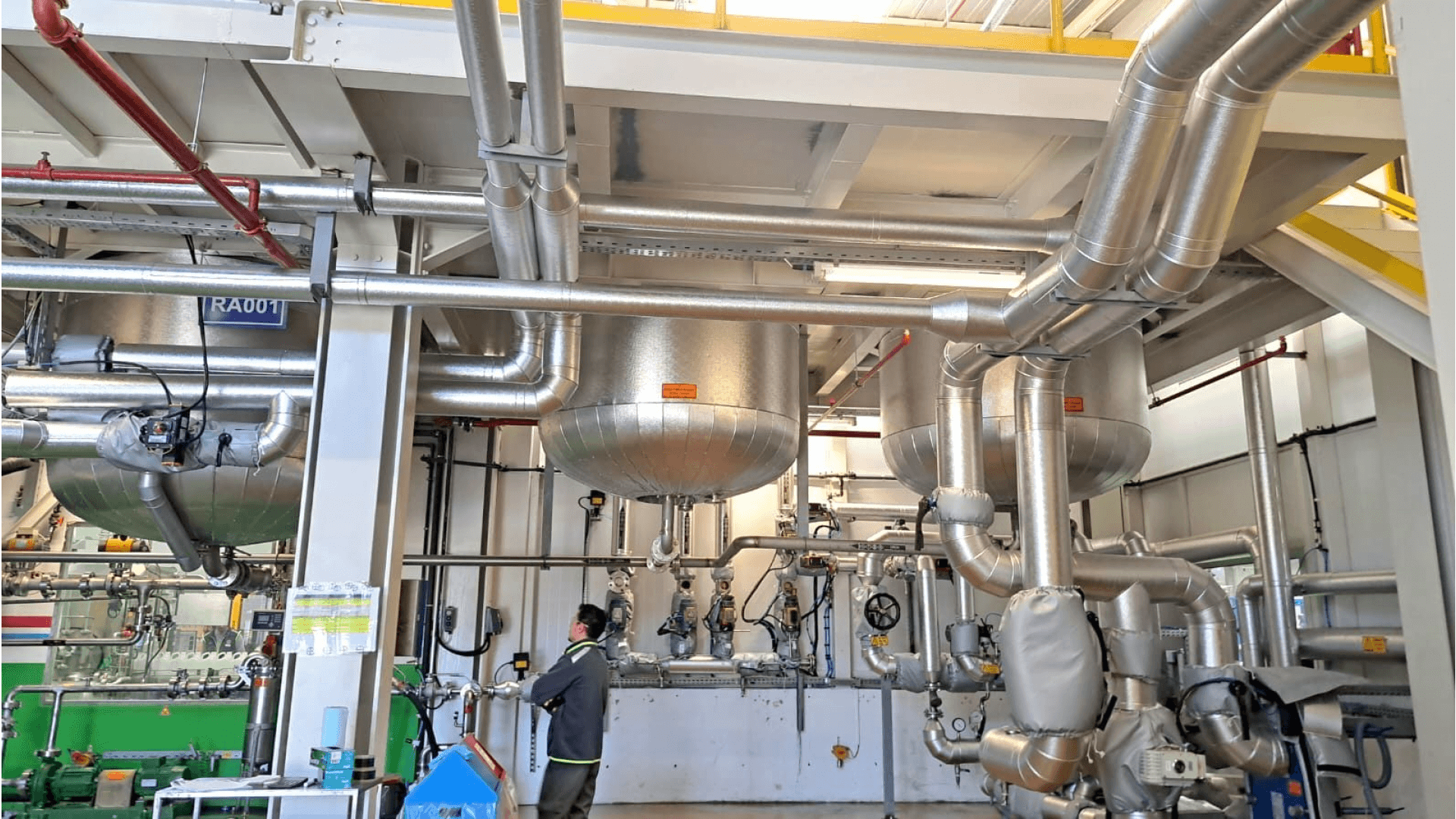 As Makfen Makine, we offer turnkey reactor blender raw material stock tanks, stainless steel silo manufacturing facility installation services.