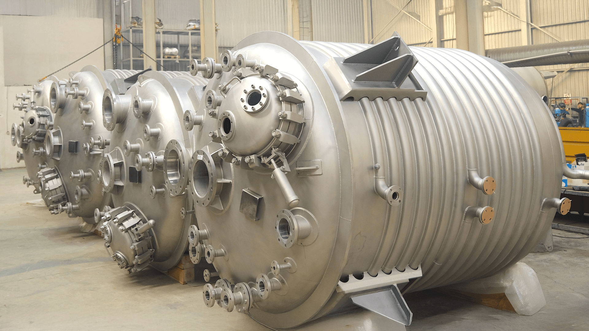 Makfen, which serves in the field of Stainless Reactor, is at your service with its expert staff in stainless reactor. Contact us for reactor production and design process processes in the stainless or steel form.