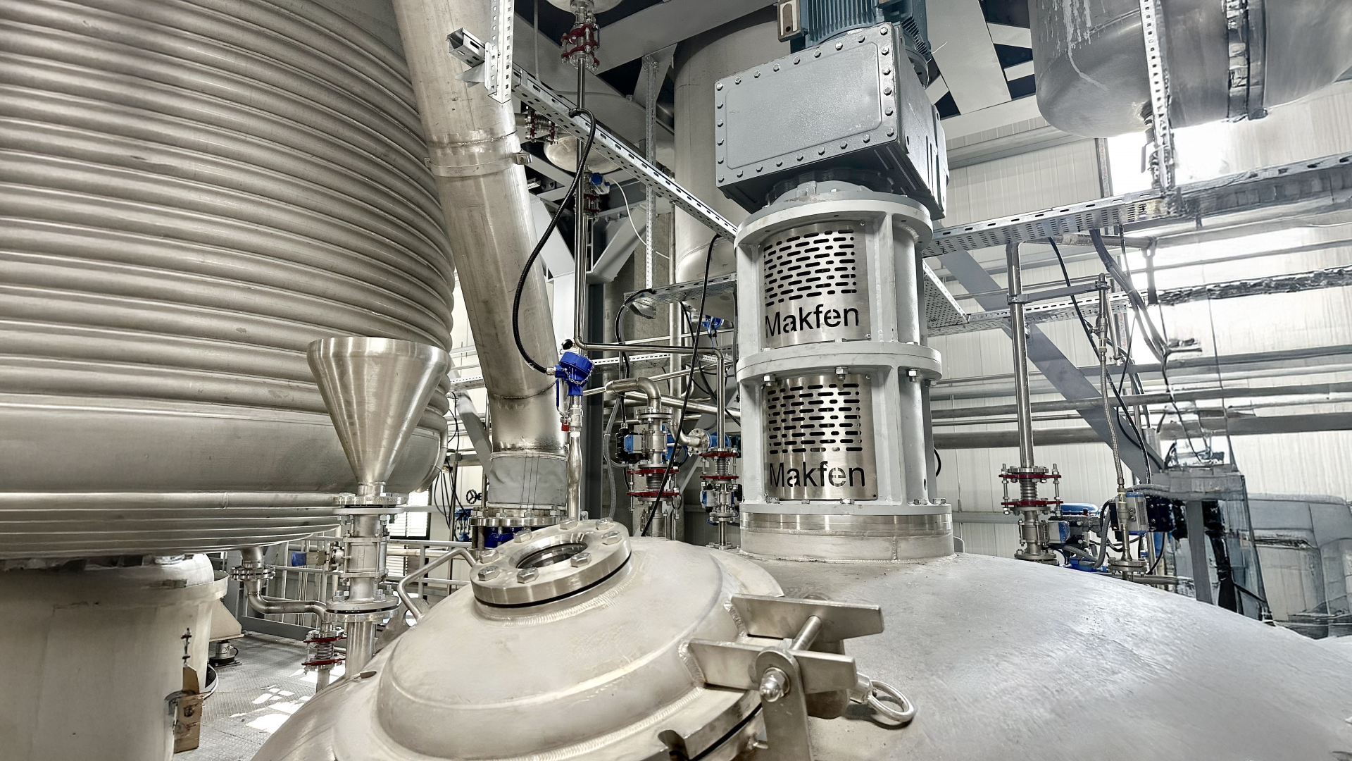 Upon turnkey installation of the Paint Manufacturing Plant, a project is created and implemented in line with your requests. There are two plants: ball paint manufacturing plantsand hot paint manufacturing plants.